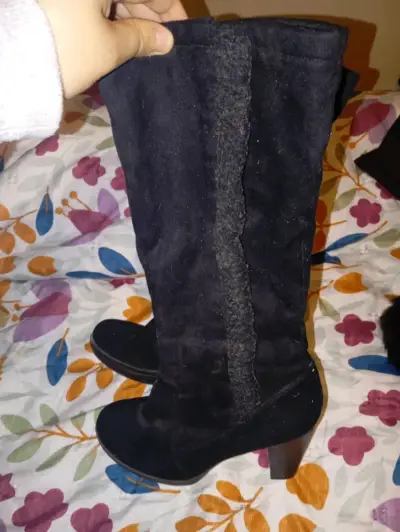Botas negras de tacón alto - miniatura 2