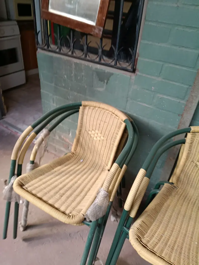 Sillas de mimbre estilo retro
