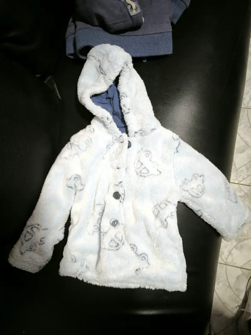 Abrigo polar azul bebé