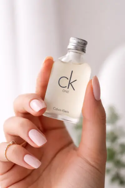 Perfume Miniatura Calvin Klein CK One 10 ml NUEVO - miniatura 1