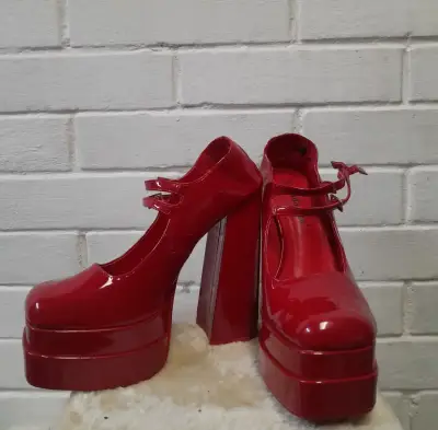 Tacones rojos charol con plataforma - miniatura 2