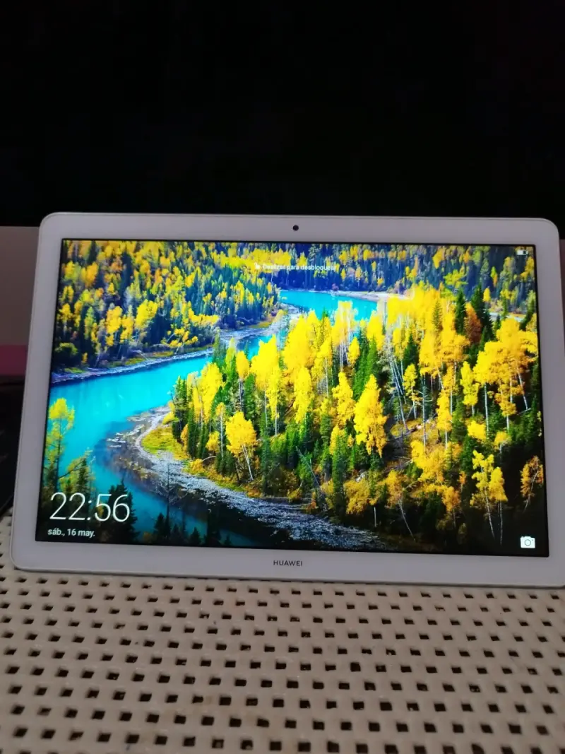 Tablet Huawei con funda y teclado - 2