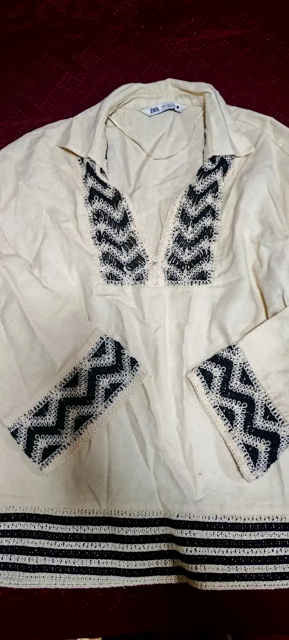 Polera beige con logo rojo+pantalón $7000 - 2