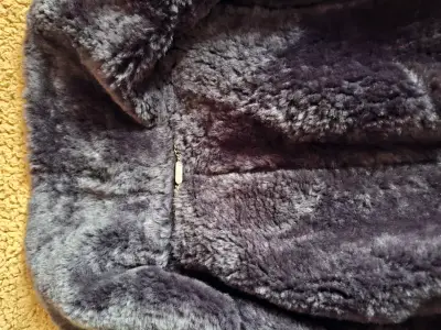 Abrigo de cuero negro con forro de piel de oveja - miniatura 6