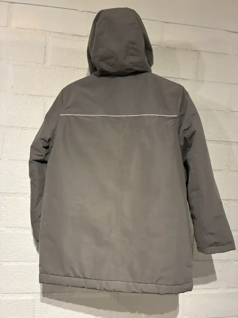 Chaqueta gris con capucha - 3