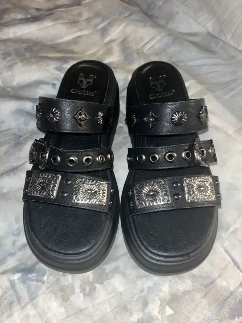 Sandalias negras con tachas Gotta - 2