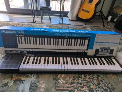 Teclado controlador MIDI Alesis V61 - miniatura 1