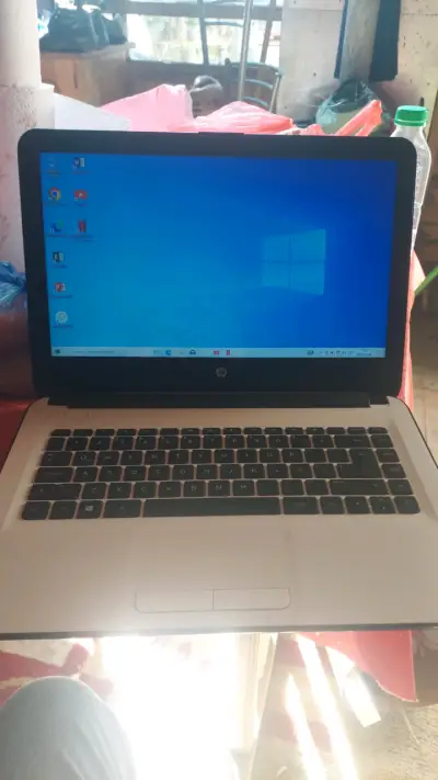 Notebook HP 14 pulgadas - miniatura 1