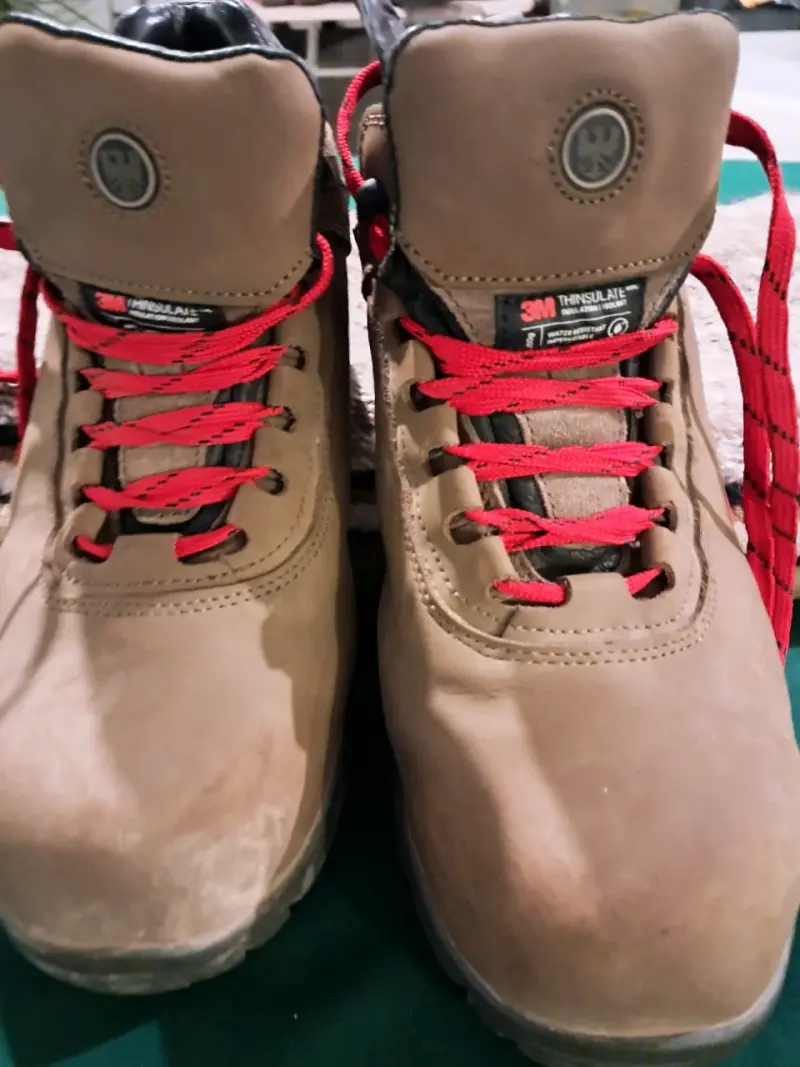 Botas de trabajo con cordones rojos - 1
