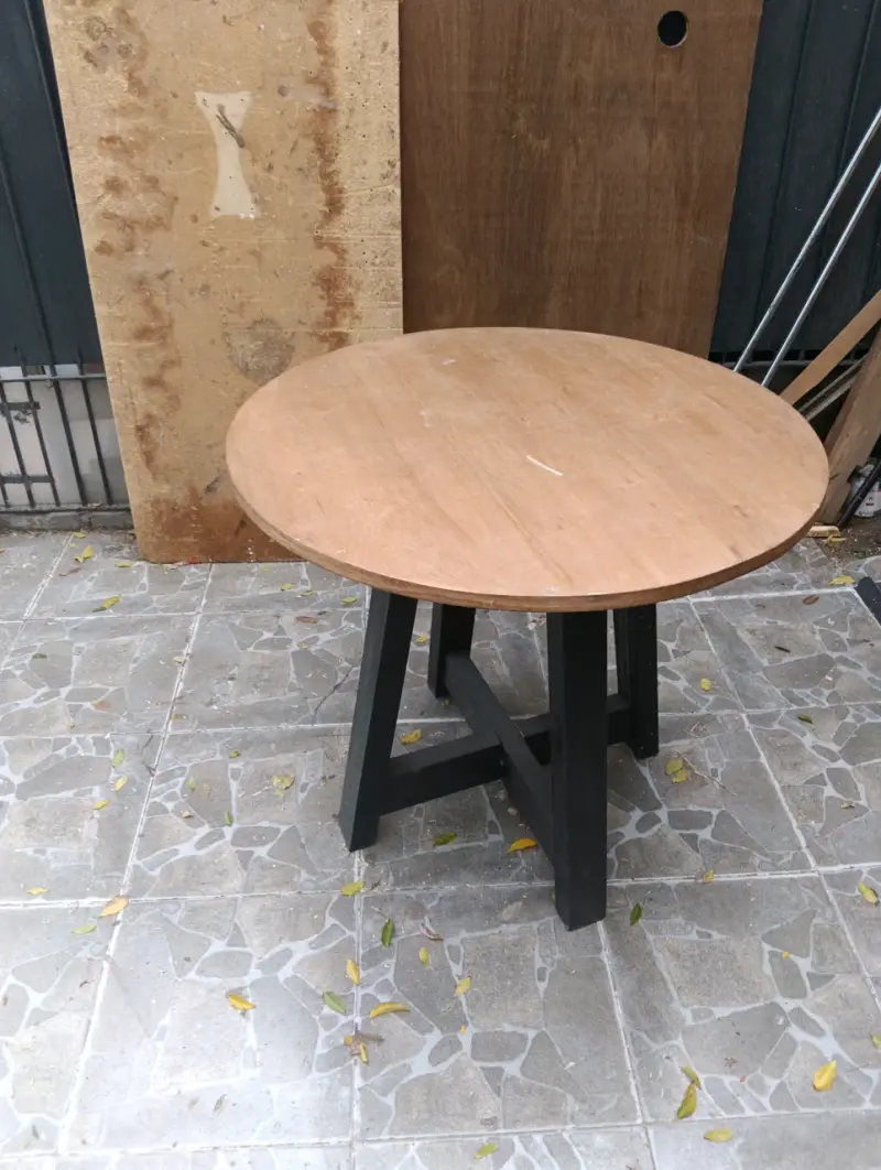 Mesa redonda 80 cm. diámetro