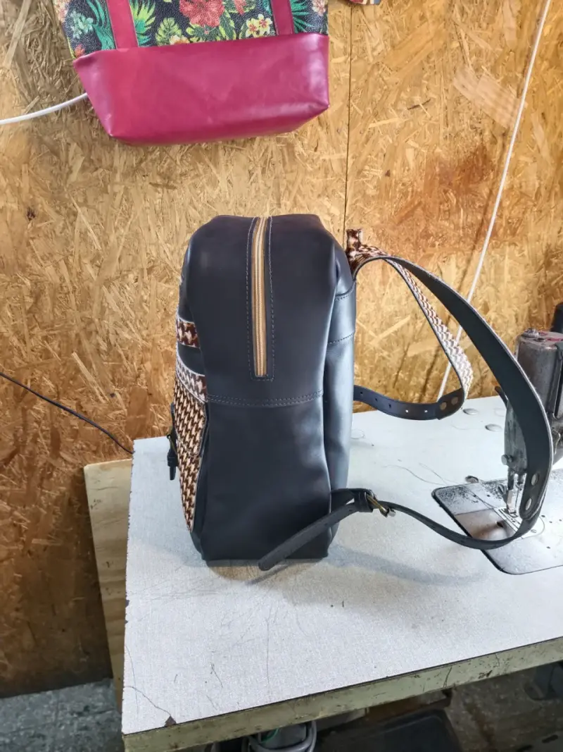 Mochila 100% cuero - 5