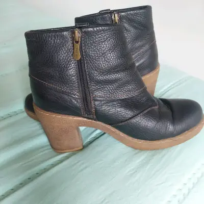 Botines negros de cuero con taco - miniatura 1