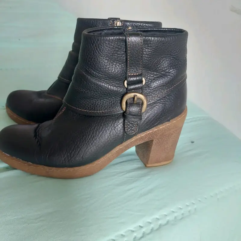 Botines negros de cuero con taco - 2