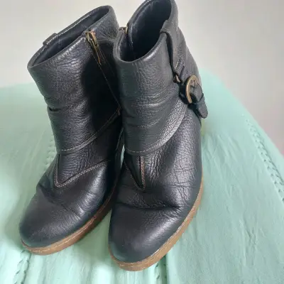 Botines negros de cuero con taco - miniatura 3