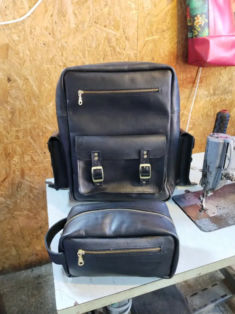 Mochila y neceser de cuero negro - 5