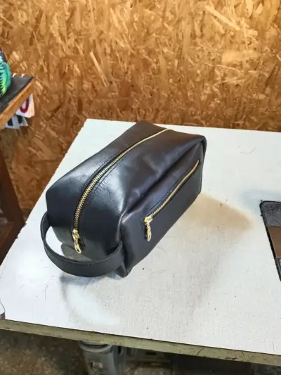 Mochila y neceser de cuero negro - miniatura 6