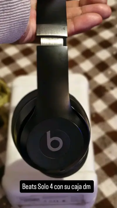 Audífonos Beats Solo 4 negros - miniatura 1