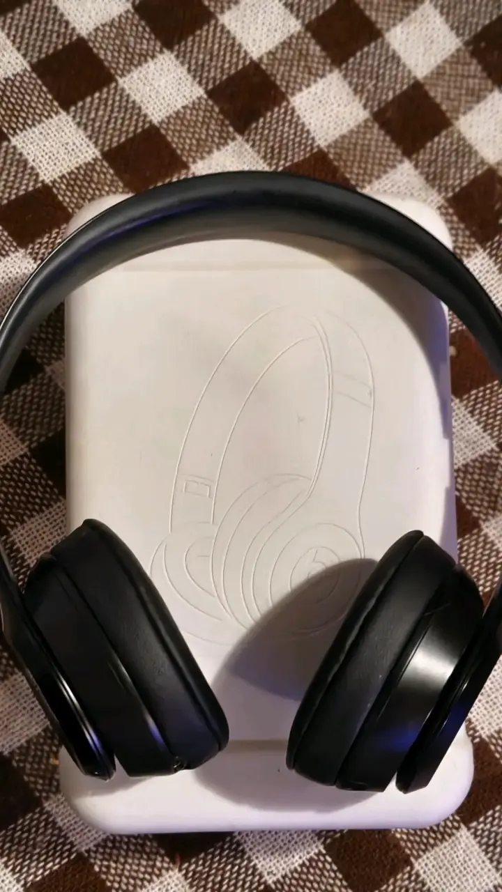 Audífonos Beats Solo 4 negros - 3