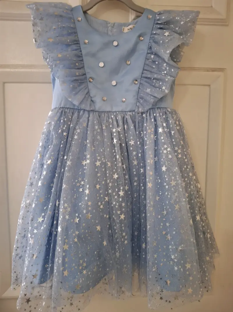 Vestido celeste con estrellas plateadas talla 6