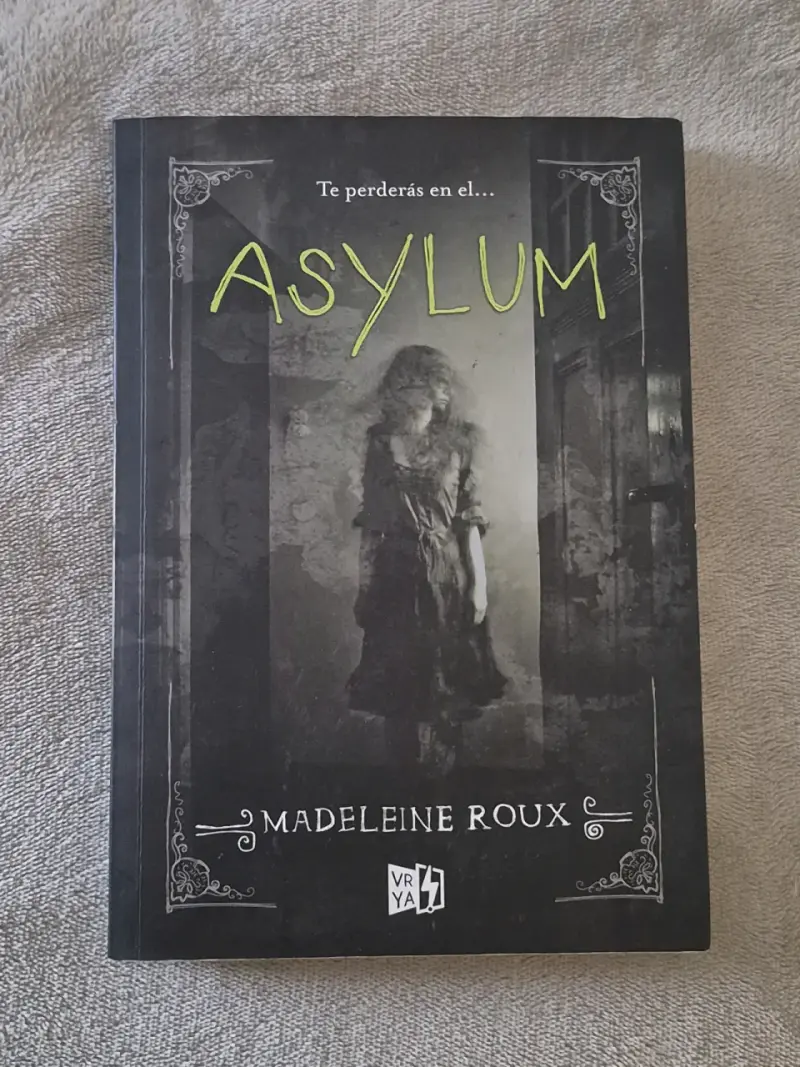 Libro 'Asylum' de Madeleine Roux - 1