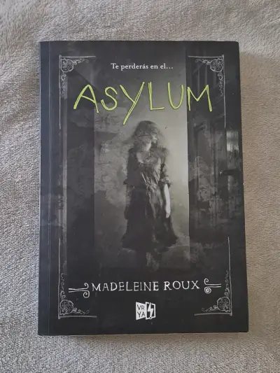 Libro 'Asylum' de Madeleine Roux - miniatura 1