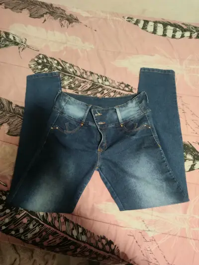 Jeans azules desgastados - miniatura 1