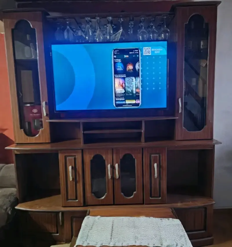 Centrog TV de madera con vitrina