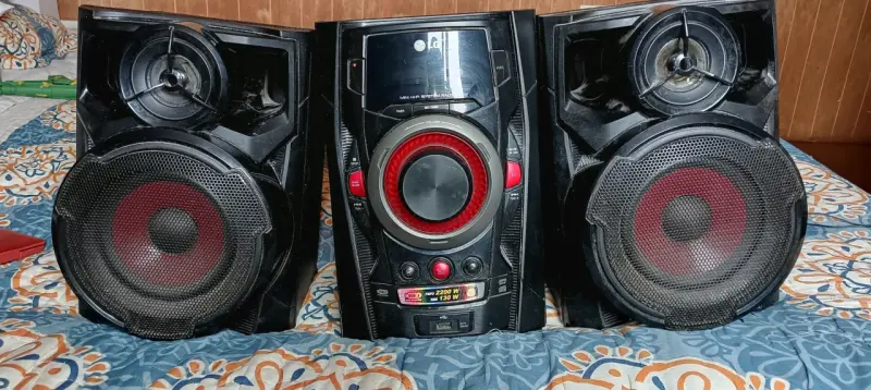 Drone y equipo de musica LG - 2