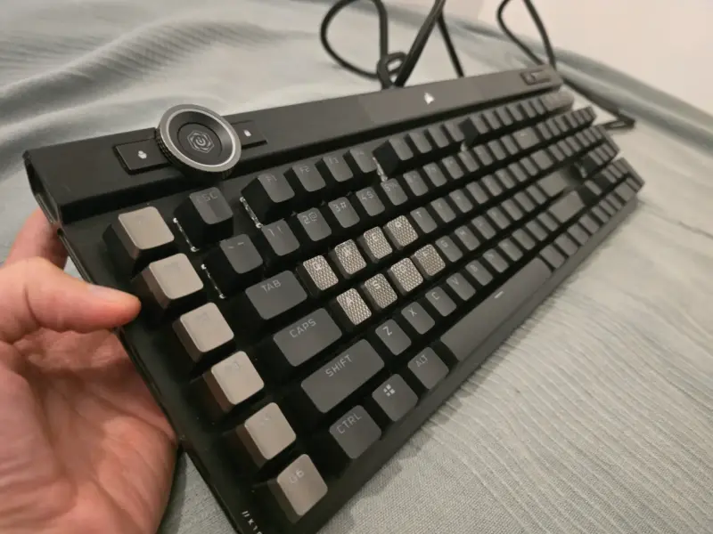 Teclado óptico mecánico Corsair K100 RGB - 1