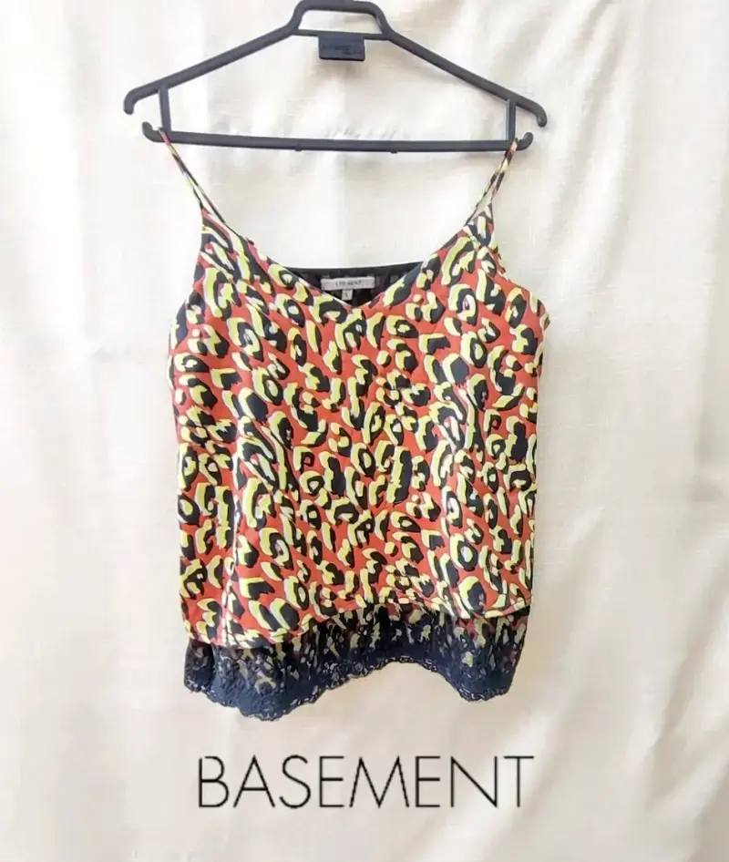 Polera tirantes Basement estampado
