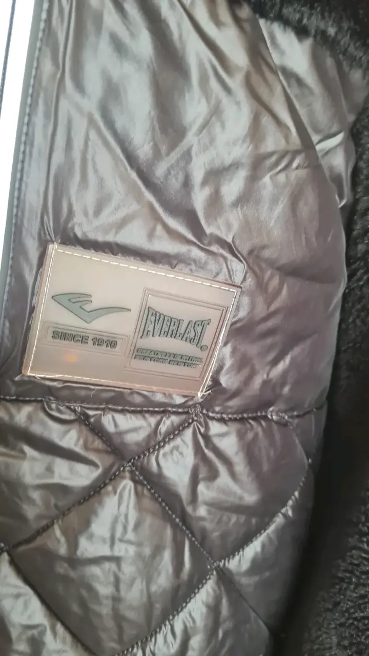 abrigadita chaqueta negra Everlast acolchada - 3