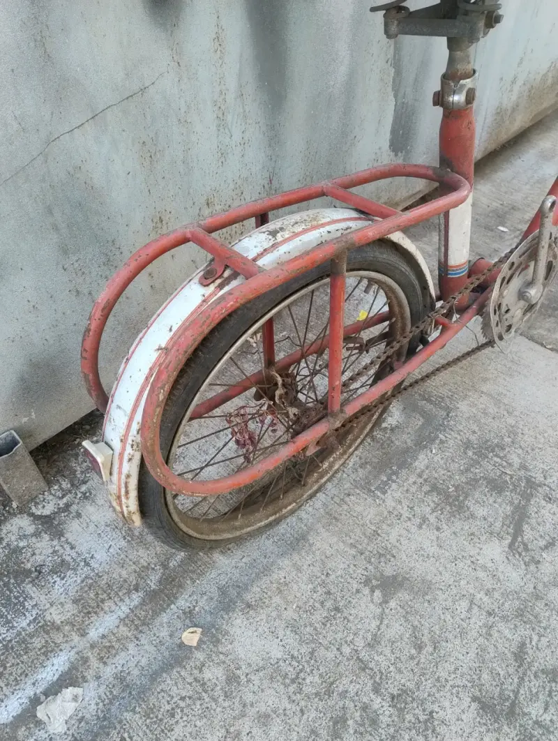 Bicicleta antigua roja - 2