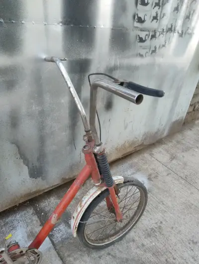 Bicicleta antigua roja - miniatura 4