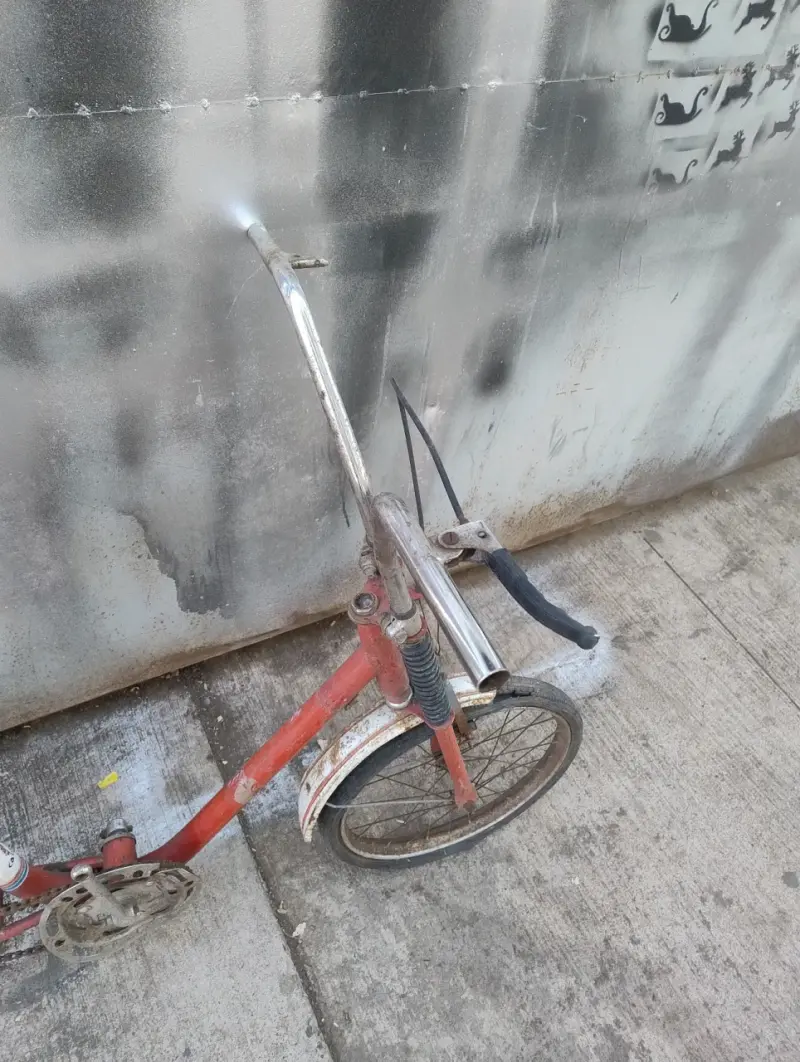 Bicicleta antigua roja - 5