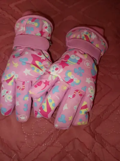 Guantes infantiles rosados estampados - miniatura 1