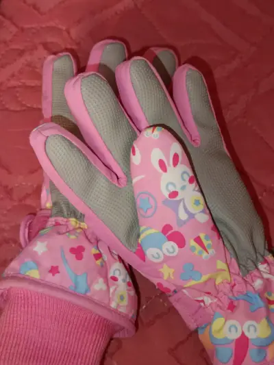 Guantes infantiles rosados estampados - miniatura 3