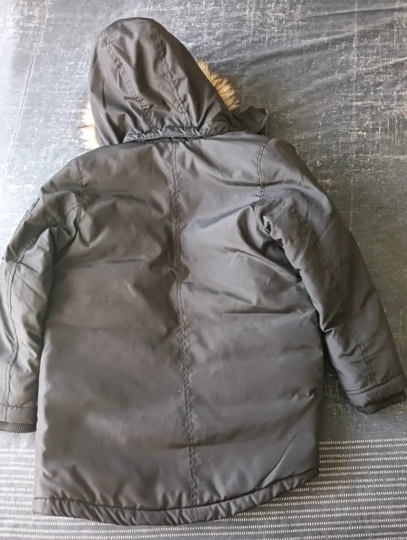 Parka negra con capucha de piel - 2