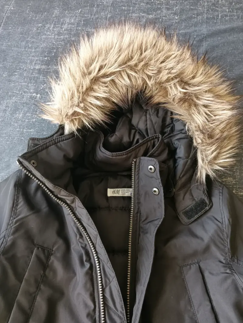 Parka negra con capucha de piel - 3