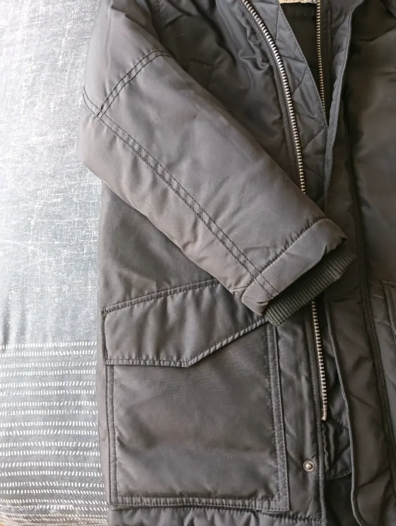 Parka negra con capucha de piel - 4