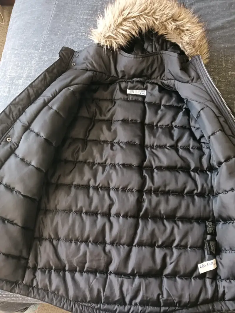 Parka negra con capucha de piel - 5