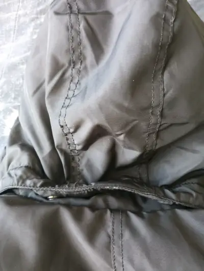 Parka negra con capucha de piel - miniatura 6