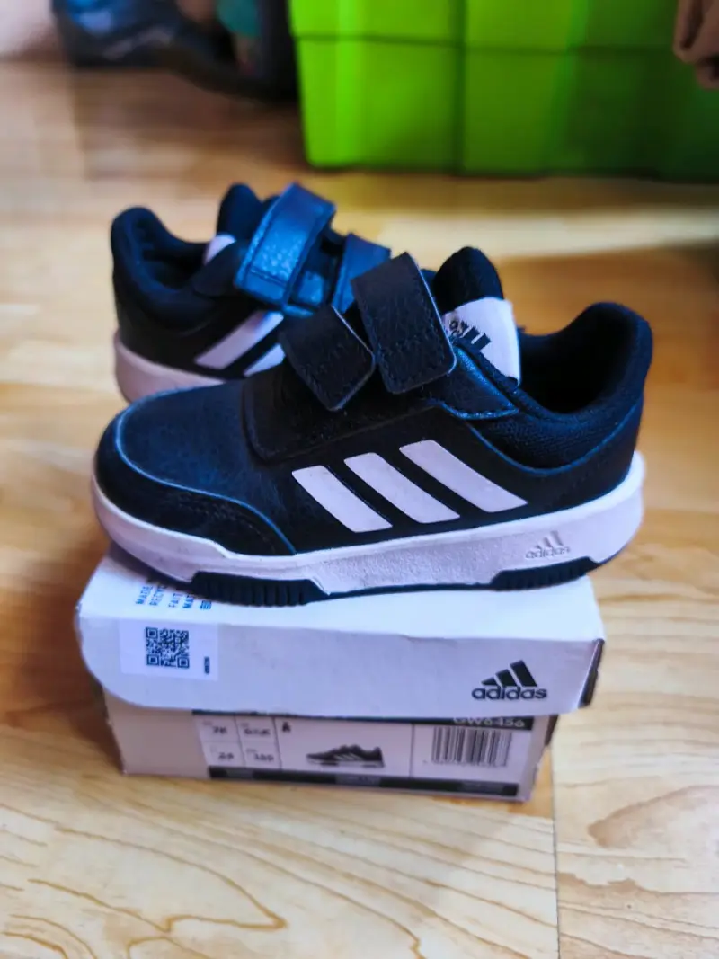 Zapatillas negras con velcro Adidas - 1
