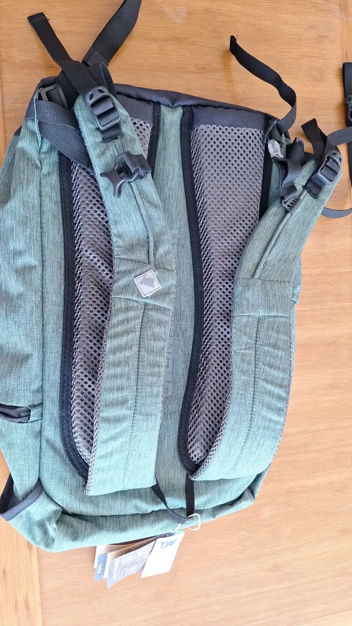 Mochila verde tipo trekking - 2