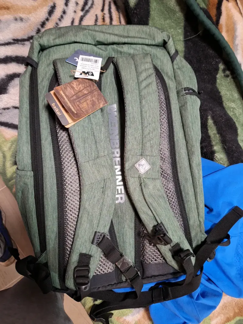 Mochila verde tipo trekking - 6