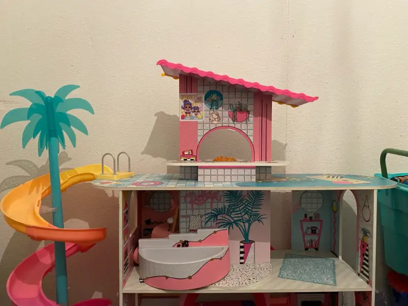 Casa de muñecas con tobogán - 1