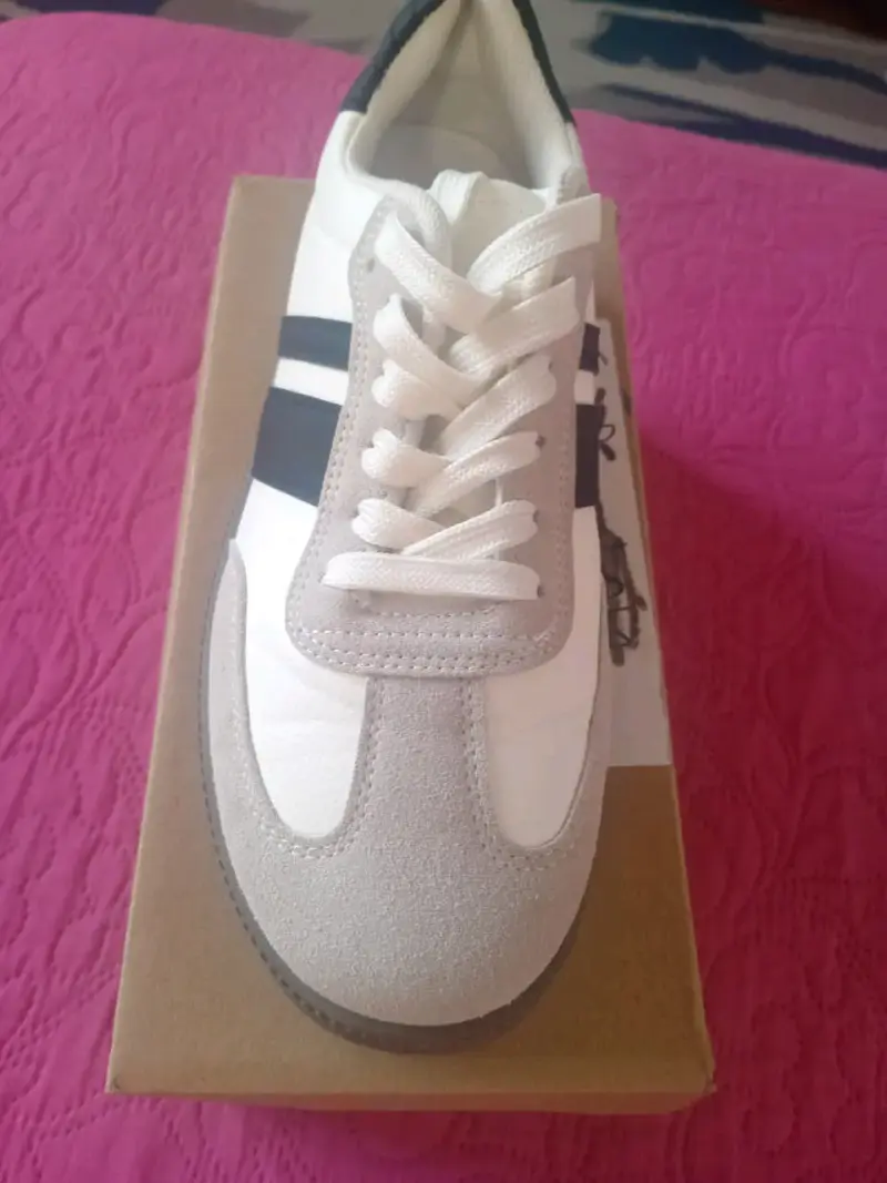 Zapatillas deportivas blancas - 1