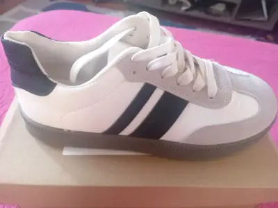 Zapatillas deportivas blancas - miniatura 2