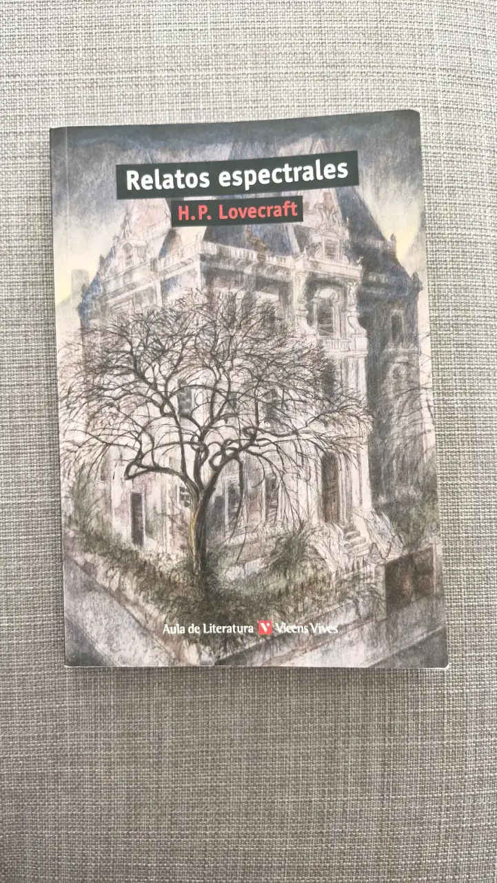 Libro 'Relatos espectrales' H.P. Lovecraft