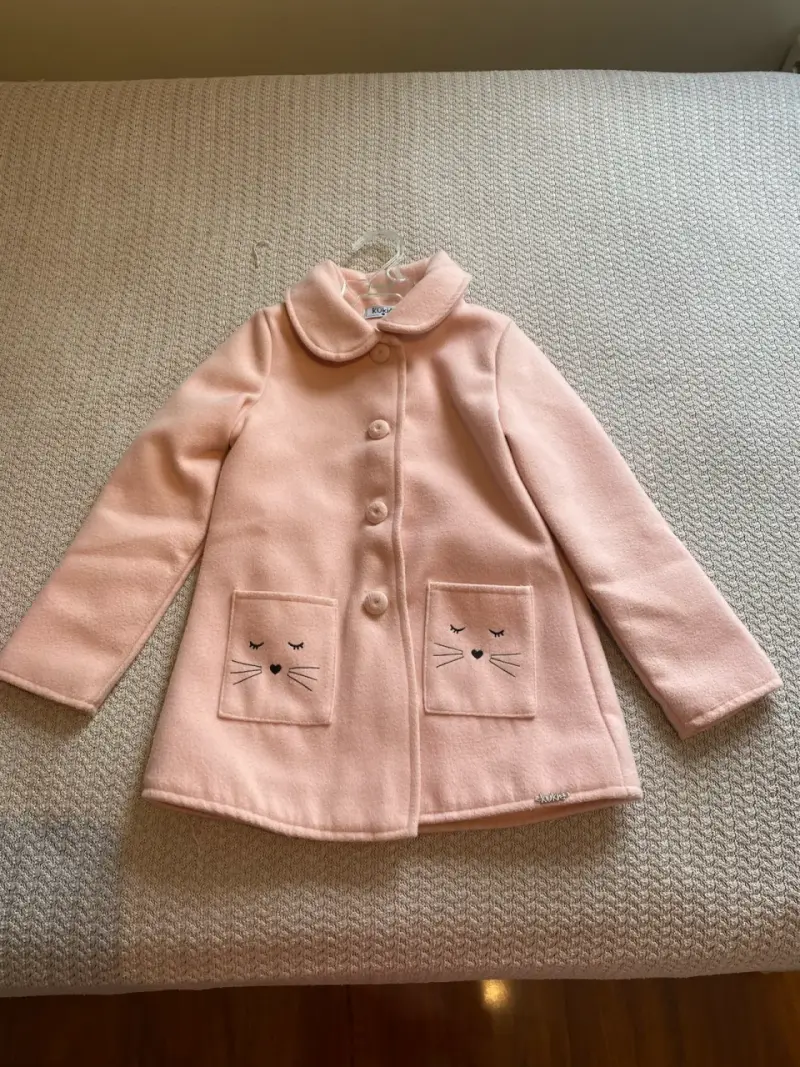 Abrigo rosa para niña