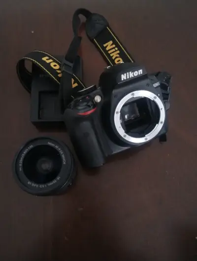 Cámara Nikon D3400 con estuche - miniatura 3